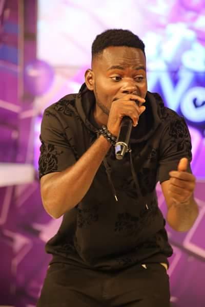 With the fight raising dust with in broadcast media, it all dates back from African Queen, a song, which solely brought 2 Baba to the international  limelight. Blackface says... 